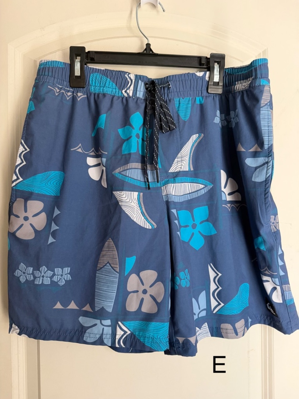 QuickSilver trunks men’s M‎ Blue Floral Hawaiian Swim Trunks swim beach cruise